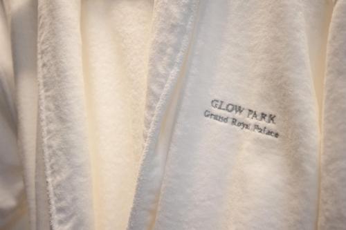 431099662 GLOW PARK HOTEL Grand Royal Palace