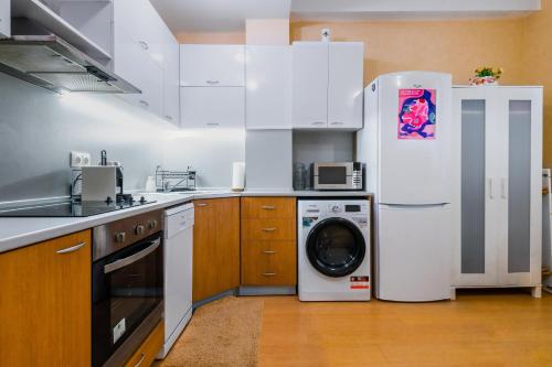 Sofia Best Area - Workspace with 300 MBPS WiFi by Flat Mаnager, Sofia (Foto 9)