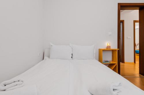 Sofia Best Area - Workspace with 300 MBPS WiFi by Flat Mаnager, Sofia (Foto 4)