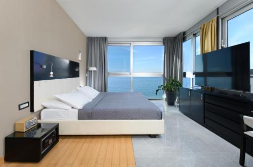 Deluxe Double Room with Sea View and Jacuzzi