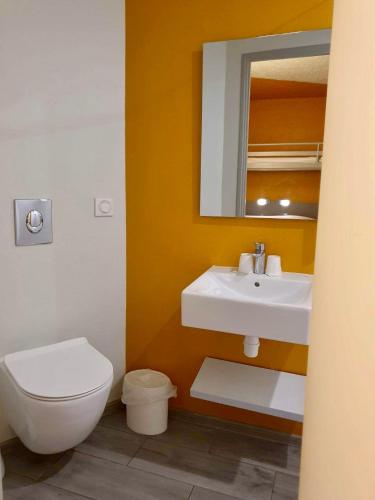 Bathroom, Cit'hotel Design Booking Evry Saint-Germain-les-Corbeil Senart in Saint-Germain-les-Corbeil