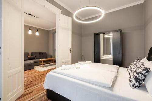Budapest Lighthouse Apartment - Tap to explore photos