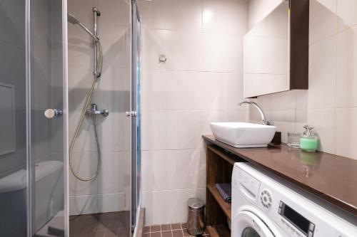 Cozy Stylish Studio Apartment with FREE Parking by Centralapartments, Tallinn (photo 5)