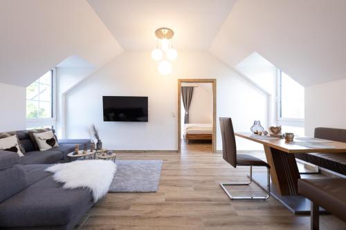 2 bedrooms, 3 beds