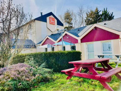 Сад, Cit'hotel Design Booking Evry Saint-Germain-les-Corbeil Senart in Сан-Жермен-ле-Корбель