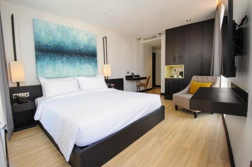 431118694 GLOW PARK HOTEL Grand Royal Palace