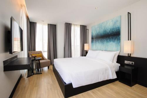 431118992 GLOW PARK HOTEL Grand Royal Palace
