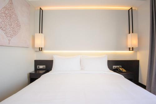 431127142 GLOW PARK HOTEL Grand Royal Palace