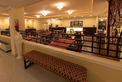 Ramada by Wyndham Houston Intercontinental Airport East - image 11