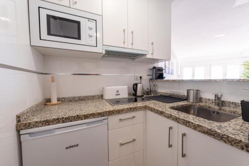 One-Bedroom Apartment image 10