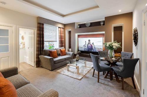 Carmel Apartments - main image