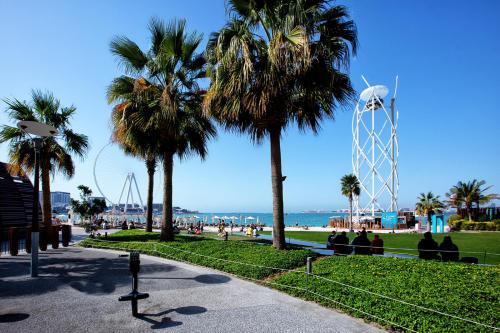 New sea view Rimal 2BD in front of the beach, Дубай (фото 8)
