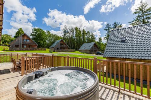 Pezsgőfürdő, Lord Galloway 38 with Hot Tub in Newton Stewart