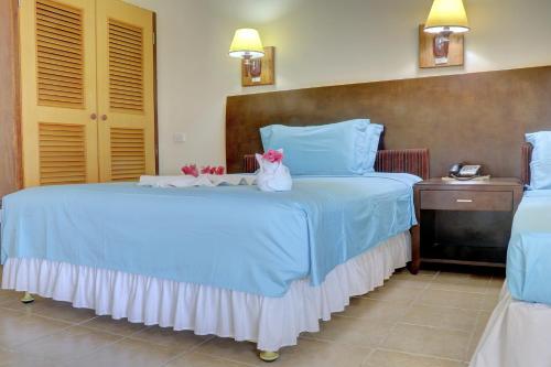 1 queen bed, 1 twin bed, 1 sofa bed