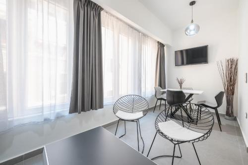 Iguana Gold Luxury Suites 2 ( 1 min from Ermou street), Atenas