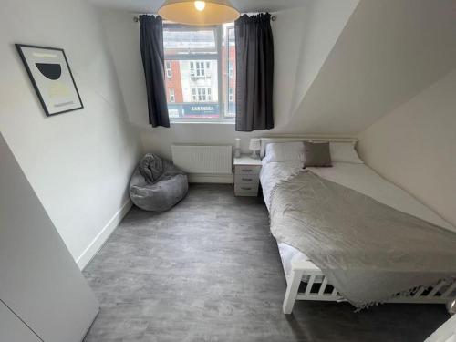 Bright 2 Bedroom Flat On Tower Bridge
