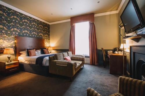 The Sun Hotel & Bar - image 2