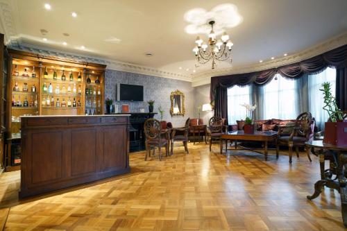 Bar/lounge, Ashburn Hotel in London