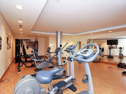Spacious apartment with 3 pools & gym