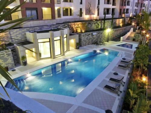 Spacious apartment with 3 pools & gym