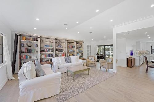 1211 Spanish Court - image 6