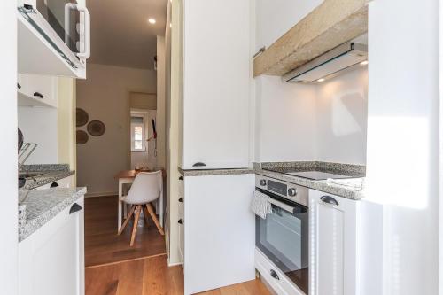 Vita Portucale | Stylish Apartment Campo Ourique - image 7