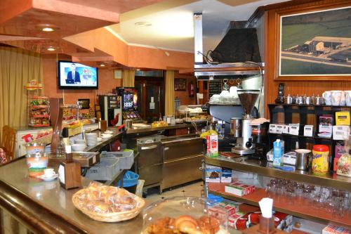 酒吧/休闲厅, Hotel Restaurante Las Camelias in 卡尔塔比奥