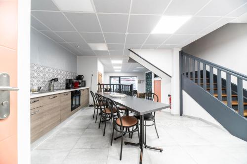Kitchen, L'Annexe Gannat - Appartements en centre ville near Auberge des Sources