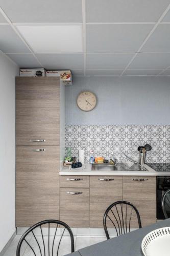 Kitchen, L'Annexe Gannat - Appartements en centre ville near Auberge des Sources