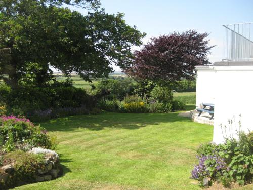 Tregaddra Farm B&B - image 3