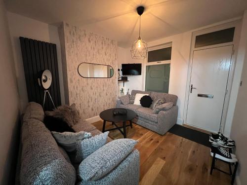Centrally located in city of Lincoln Idas Place - two bedrooms each with a kingsize bed