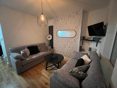 Centrally located in city of Lincoln Idas Place - two bedrooms each with a kingsize bed - Harmston