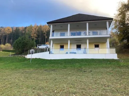 Haus am Fuße des Semmerings in Schottwien, Österreich
