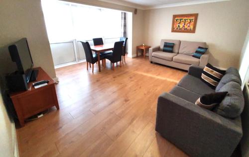 Wentworth Apartment with 2 bedrooms, Superfast Wi-Fi and Parking