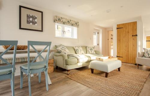 Finwood Green Farm Holiday Cottages-The Calf Shed and The Milk Parlour