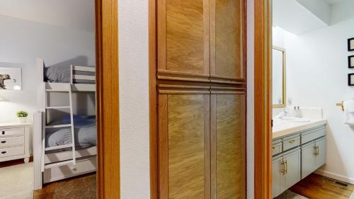 Snowcreek 887 Condo - image 4
