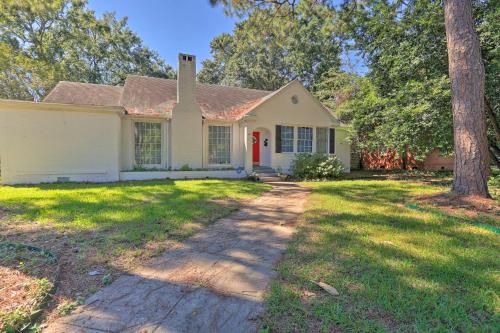 Cozy Montgomery Home Just 2 Mi to Downtown! in Montgomery, Vereinigte Staaten von Amerika