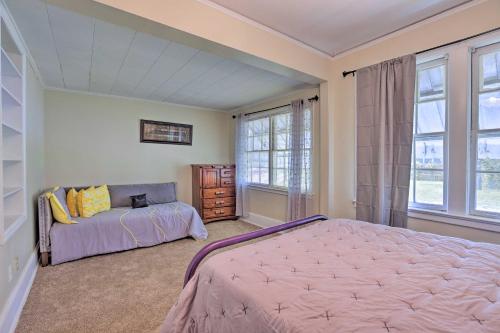 Cozy Montgomery Home Just 2 Mi to Downtown!