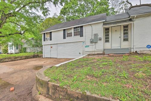 Cozy Montgomery Home Just 2 Mi to Downtown!