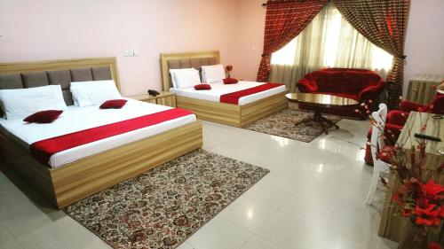 2 twin beds