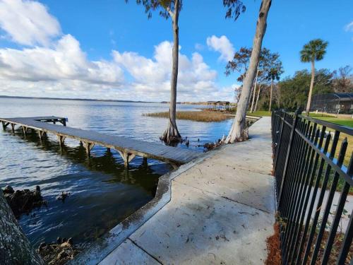 Paradise on Lake Harris Apt #201 in Leesburg, USA
