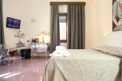 Double Room image 4