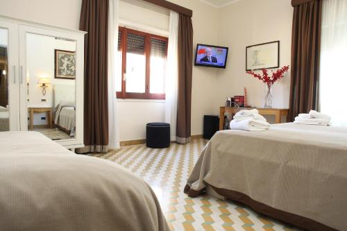 Double Room image 8