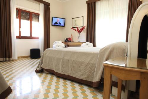 Double Room image 10