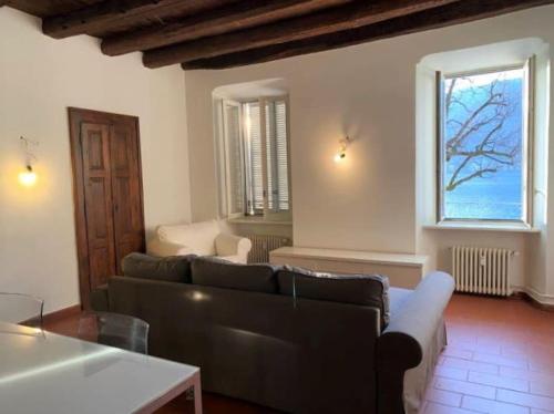 Meraviglioso appartamento fronte lago con climatizzatore in Bissone