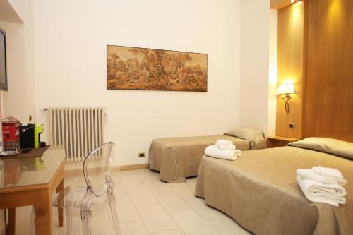 Standard Triple Room image 8