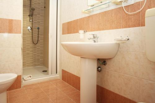 Standard Triple Room image 3
