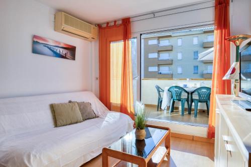 Közös társalgó / TV, Nana in La Escala