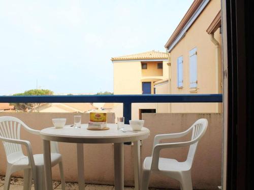 . Studio mezzanine climatisé proche plage, 4 couchages, balcon, TV et cuisine équipée - FR-1-229C-181