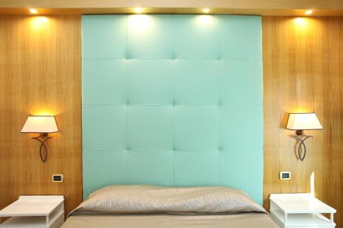 Deluxe Room image 6